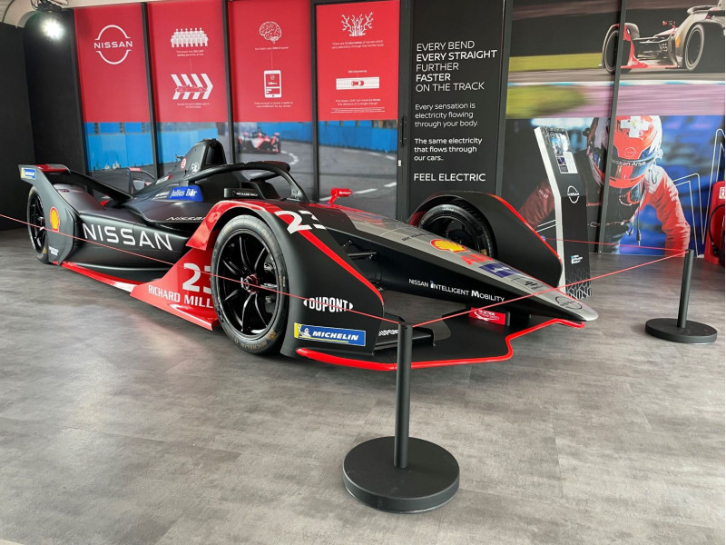 Hire Black Museum Art Gallery Barriers