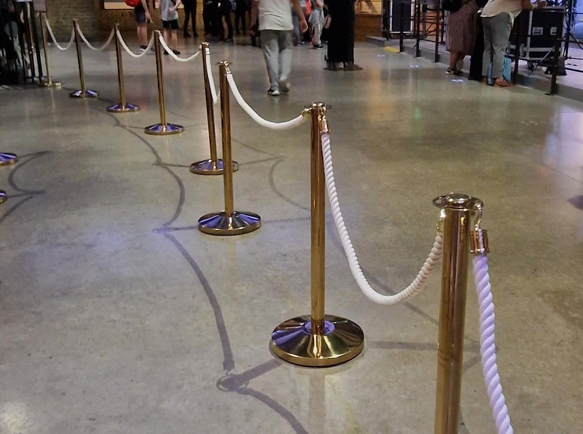 brass-gold-stanchions